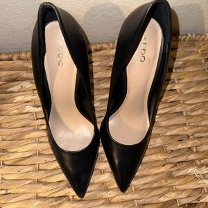 Aldo Black Pointed-Toe Heels Timeless Elegance